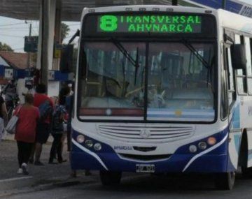 Flechazo en el colectivo: le dejó su bombacha al chofer