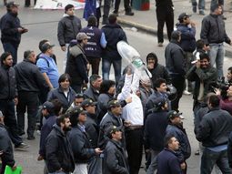 violentos incidentes en panamericana entre gendarmeria y colectiveros de la linea 60 violentos incidentes en panamericana entre gendarmeria y colectiveros de la linea 60