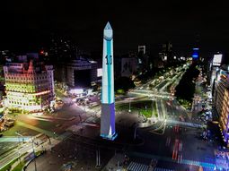 El Obelisco se tiñó de Albiceleste en la previa del debut de Argentina