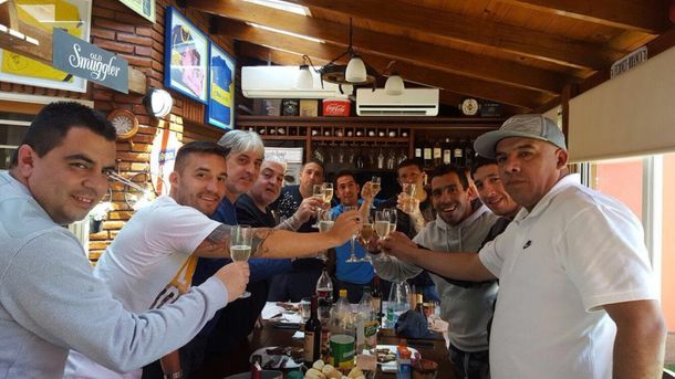 Polémica foto de Carlos Tevez con La Doce