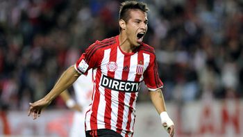 Auzqui, celebrando un gol con Estudiantes Auzqui, celebrando un gol con Estudiantes