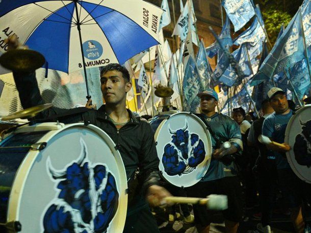 Con Sergio Massa a la cabeza, el búnker de Unión por la Patria festeja los resultados