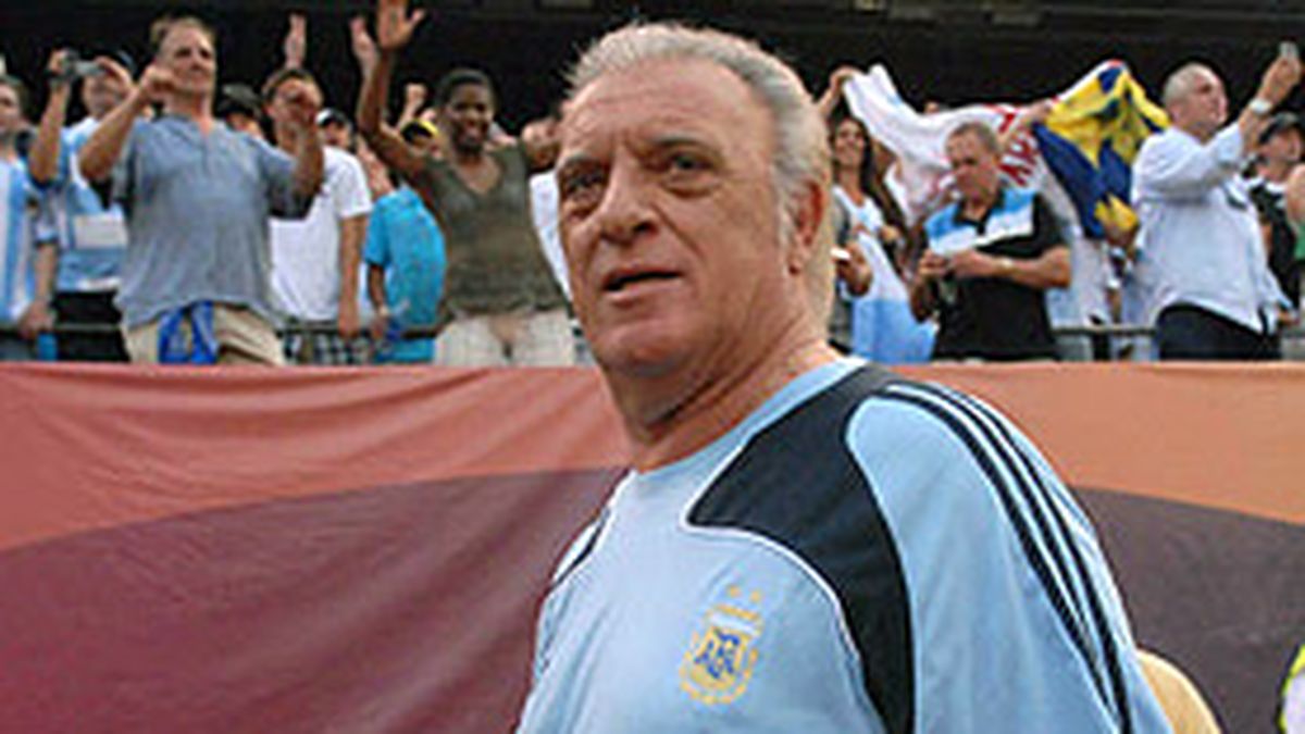 Alfio Basile prepara la lista de los extranjeros para las Eliminatorias