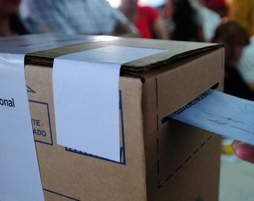 Superdomingo de elecciones: cerraron los comicios en las cuatro provincias y se esperan los resultados