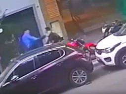 Un joven fue golpeado brutalmente por dos hombres cuando salía de su casa