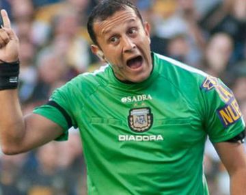 Afirmó el árbitro: Los jugadores de Boca nunca pidieron seguir el partido