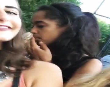Hija de Obama fumando marihuana