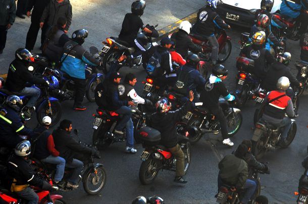 Motoqueros amenazan con plan de lucha en reclamo de suba salarial