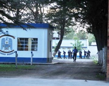 Lo acosaron por creer que era gay y renunció a su sueño de ser policía