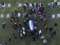 A dos días de su entierro, pidieron exhumar los restos de Maradona