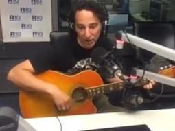 VIDEO: Javier Calamaro le dedicó una canción a minutouno.com