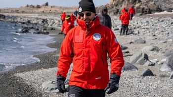 Lacalle Pou viajó a la Antártida con sus hijos y el episodio generó revuelo en la escena local. Lacalle Pou viajó a la Antártida con sus hijos y el episodio generó revuelo en la escena local.