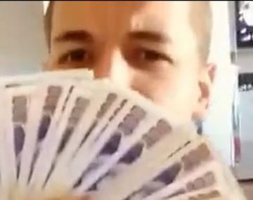 Desubicado: mirá el video de Alexander Caniggia contando plata