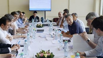 Macri, en una reunión con sus ministros Macri, en una reunión con sus ministros