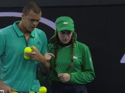 Todavía quedan caballeros: mirá que lo hizo Tsonga con una alcanzapelotas
