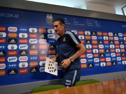 Edgardo Bauza en una de sus últimas conferencias de prensa como DT de la Selección Edgardo Bauza en una de sus últimas conferencias de prensa como DT de la Selección