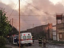 bernal: incendio destruyo un deposito bernal: incendio destruyo un deposito