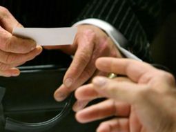 inseguridad a la salida de los shoppings: ahora roban con una extrana droga inseguridad a la salida de los shoppings: ahora roban con una extrana droga