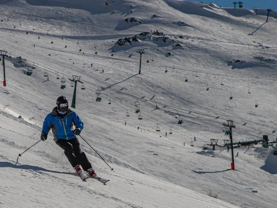 Cerro Catedral: el pase para esquiar sufrió un aumento de 300%