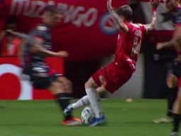 Insólito: lo sancionaron con 4 fechas, volvió a jugar y lo expulsaron otra vez