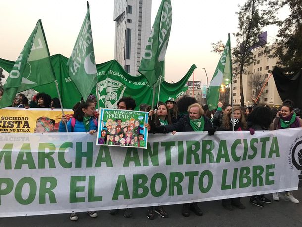 minutouno.com en Chile: las mejores fotos de la Marcha Antirracista en favor del Aborto Legal