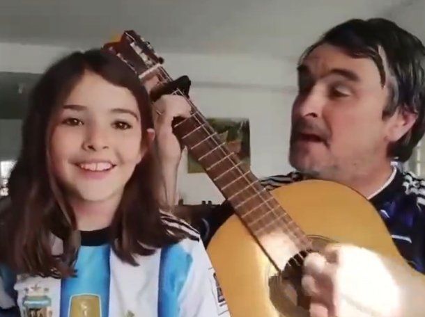 Pauli y su papá compusieron una canción para la Selección Argentina que se volvió viral.