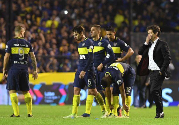 La desazón de los jugadores del Xeneize tras la dura derrota