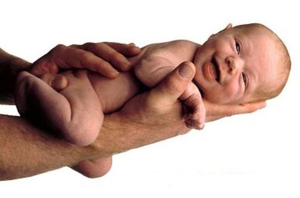 Crece la tendencia en el país de anotar a los hijos con doble apellido