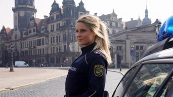 encuentran a la oficial de policia mas bella de alemania y es famosa en la web encuentran a la oficial de policia mas bella de alemania y es famosa en la web