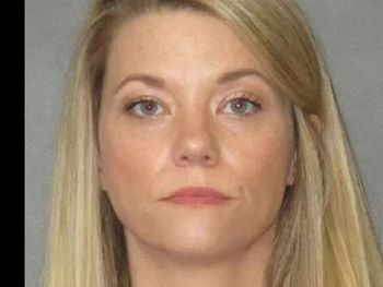 Estados Unidos: detuvieron a una docente acusada de abusar de un alumno suyo