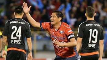 Zenteno festeja a espaldas de Enzo Pérez Zenteno festeja a espaldas de Enzo Pérez