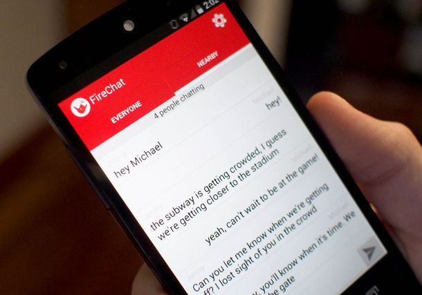Una app como WhatsApp permite enviar mensajes de texto privados sin Internet