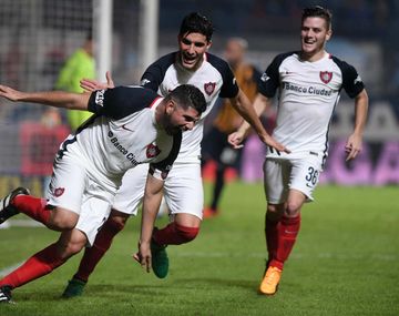 El volante celebra su tanto