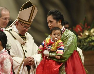 El Papa pidió por los niños sin hogar y criticó el materialismo