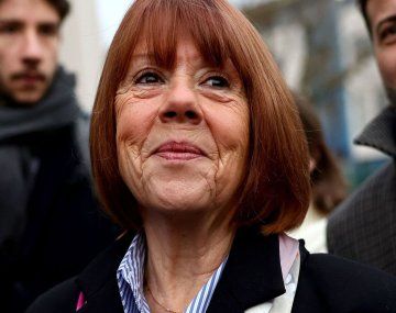 Gisèle Pelicot en las puertas del juzgado donde se tomó la decisión este jueves en Francia.