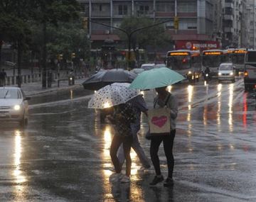 Desde este martes, medio Uruguay  se encontraba bajo una alerta roja por lluvias,  tormentas y  vientos huracanados.