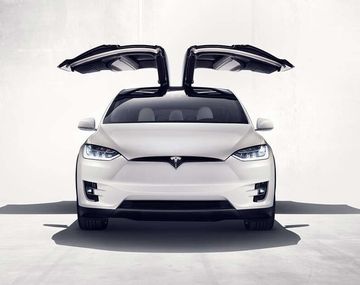 VIDEOS: por qué el Tesla model X es cinco estrellas