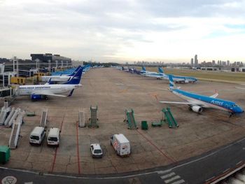 Aeroparque y Ezeiza, vacíos por el #ParoDeTransporte
