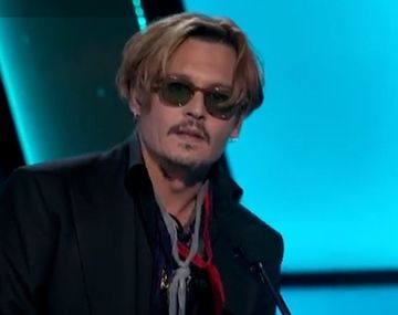 Johnny Depp entregó un premio borracho