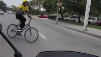 Motociclista persiguió a ciclista que le había robado a una mujer: qué pasó