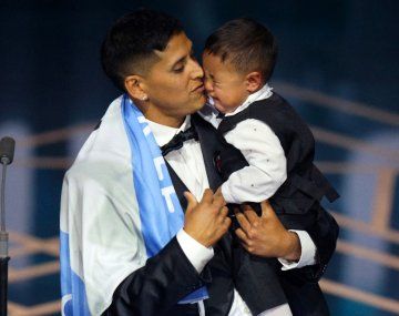 Un hincha fanático de Colón ganó el premio The Best
