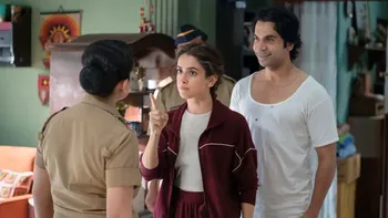 La película que combina comedia, intriga y un tono sombrío