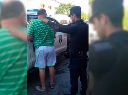 una mujer era golpeada por su pareja y un testigo intervino: ¿vos que harias? una mujer era golpeada por su pareja y un testigo intervino: ¿vos que harias?