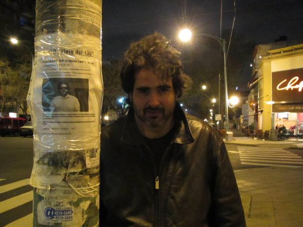 El hombre que busca a la flaca del 130 ahora hizo un videoclip para encontrarla