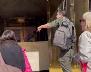 ¡Basuras! Protestaban por el hambre desperdiciando polenta