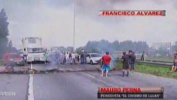 un corte de vecinos en el acceso oeste genera mas de 20 kilometros de congestion un corte de vecinos en el acceso oeste genera mas de 20 kilometros de congestion