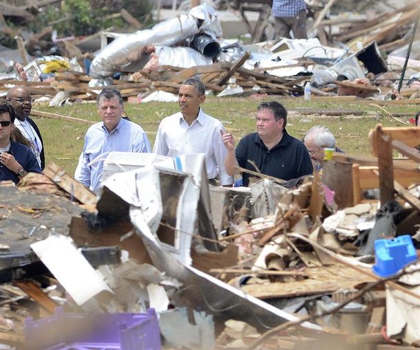 Obama visitó la zona devastada por el tornado en Oklahoma