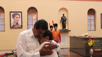 maradona visito el cuartel que alberga los restos de chavez maradona visito el cuartel que alberga los restos de chavez