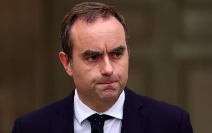 Francia: renunció el primer ministro de Macron a un día de presentar a su Gabinete