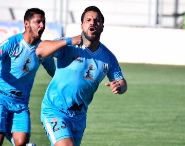 Conmoción en el fútbol peruano: un jugador murió al volcar con su camioneta